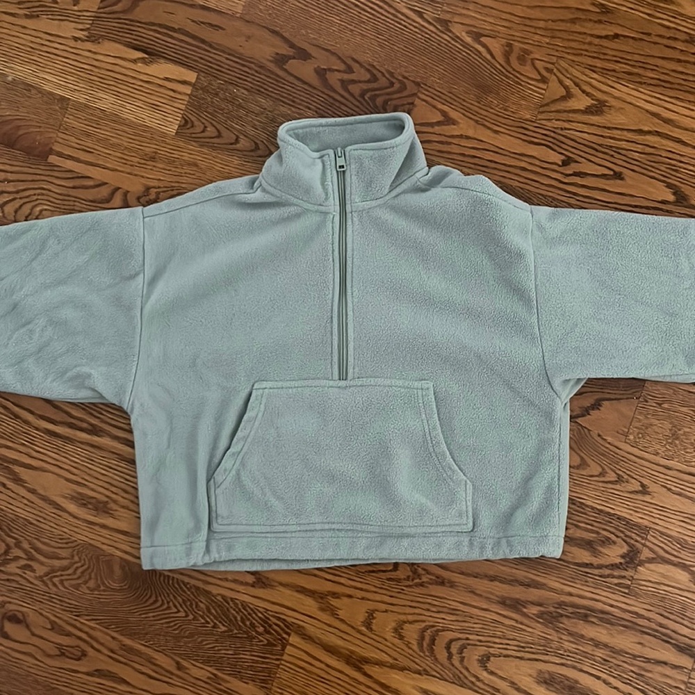 Fuzzy cropped half zip